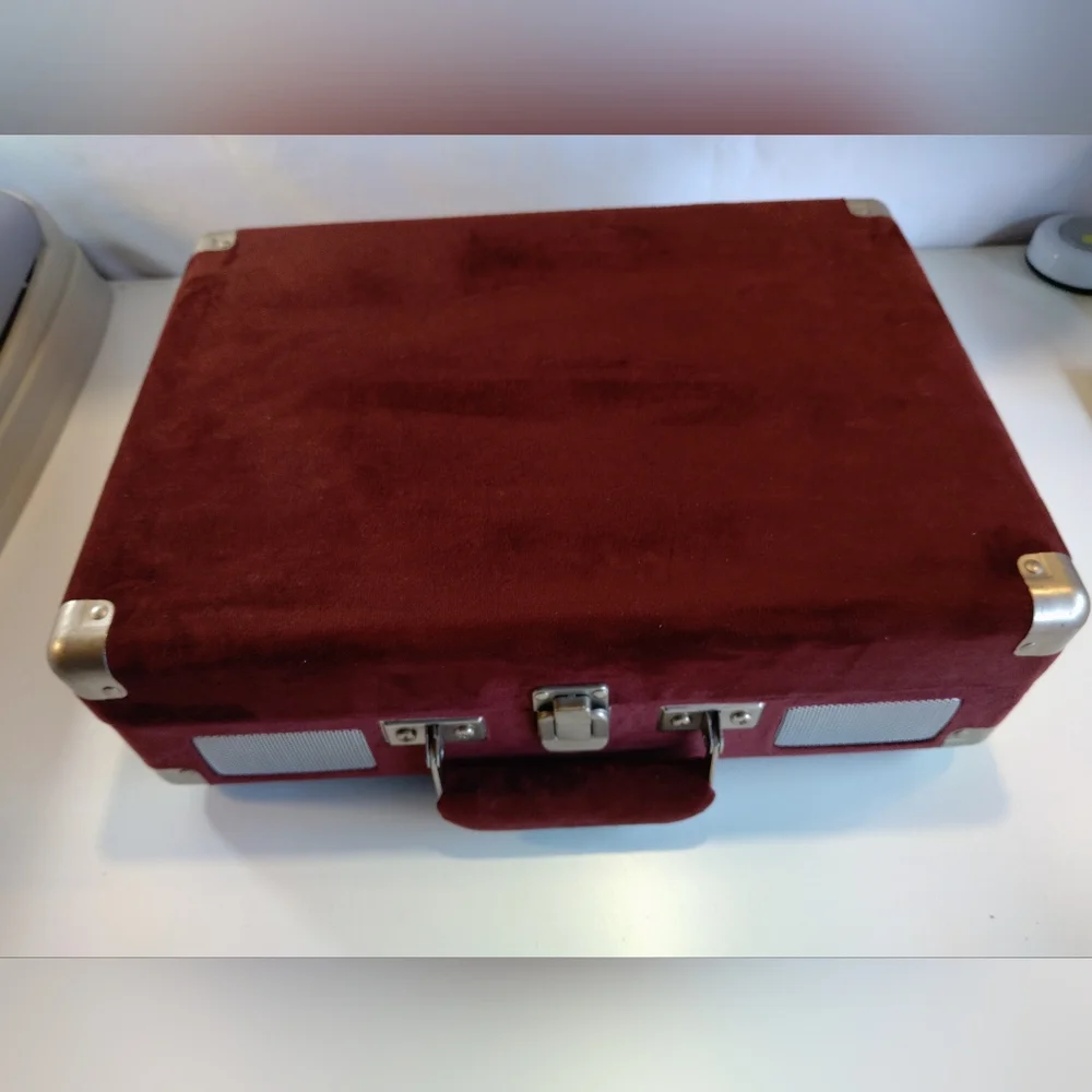Crosley Red Portable Turntable - Picture 3 of 11